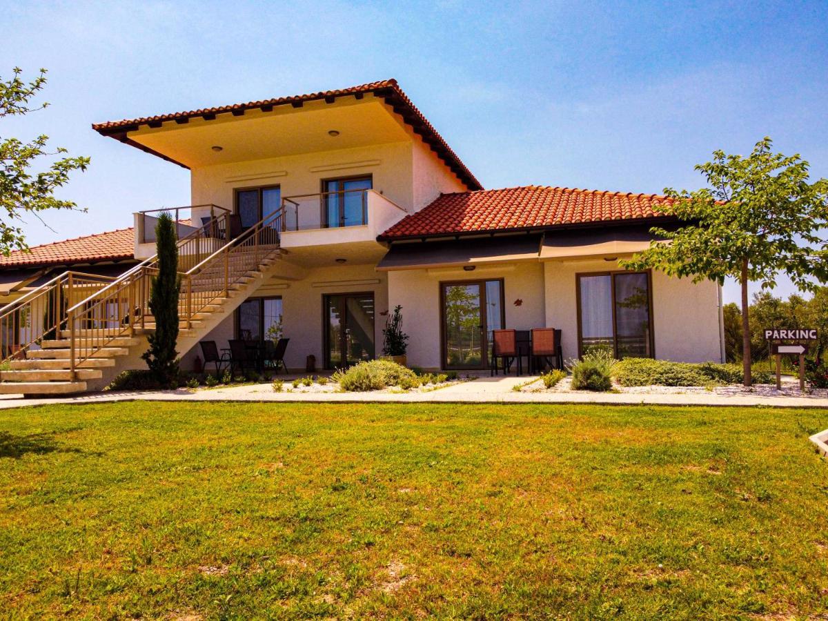 Varkes Suites 1 Nea Poteidaia Exterior photo
